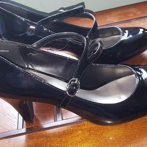 Black patent leather heels Size 10 wide